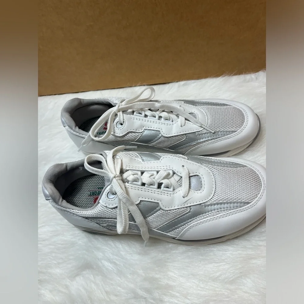 SAS Tour Mesh Walking Shoe Womens Size 9N White Silver Sneakers.